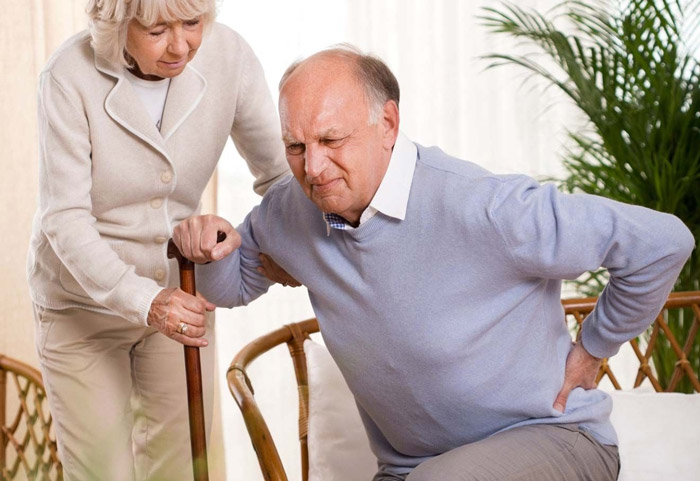 Đau thắt lưng có nguy hại? Cảnh báo bệnh gì? Làm sao để điều trị?