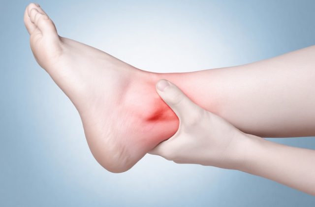 Viêm khớp cổ chân gây đau nhức