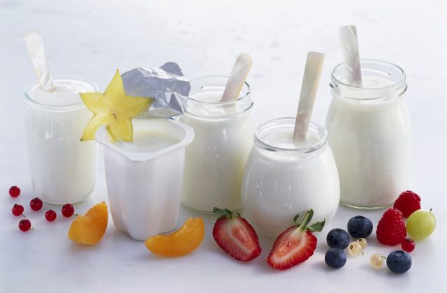 Sữa chua không chỉ tốt cho hệ tiêu hóa mà còn chứa nhiều canxi tốt cho xương