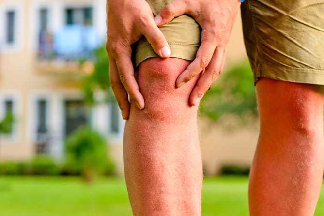 Khớp gối có hiện tượng đau nhức trong thời gian bệnh phát triển