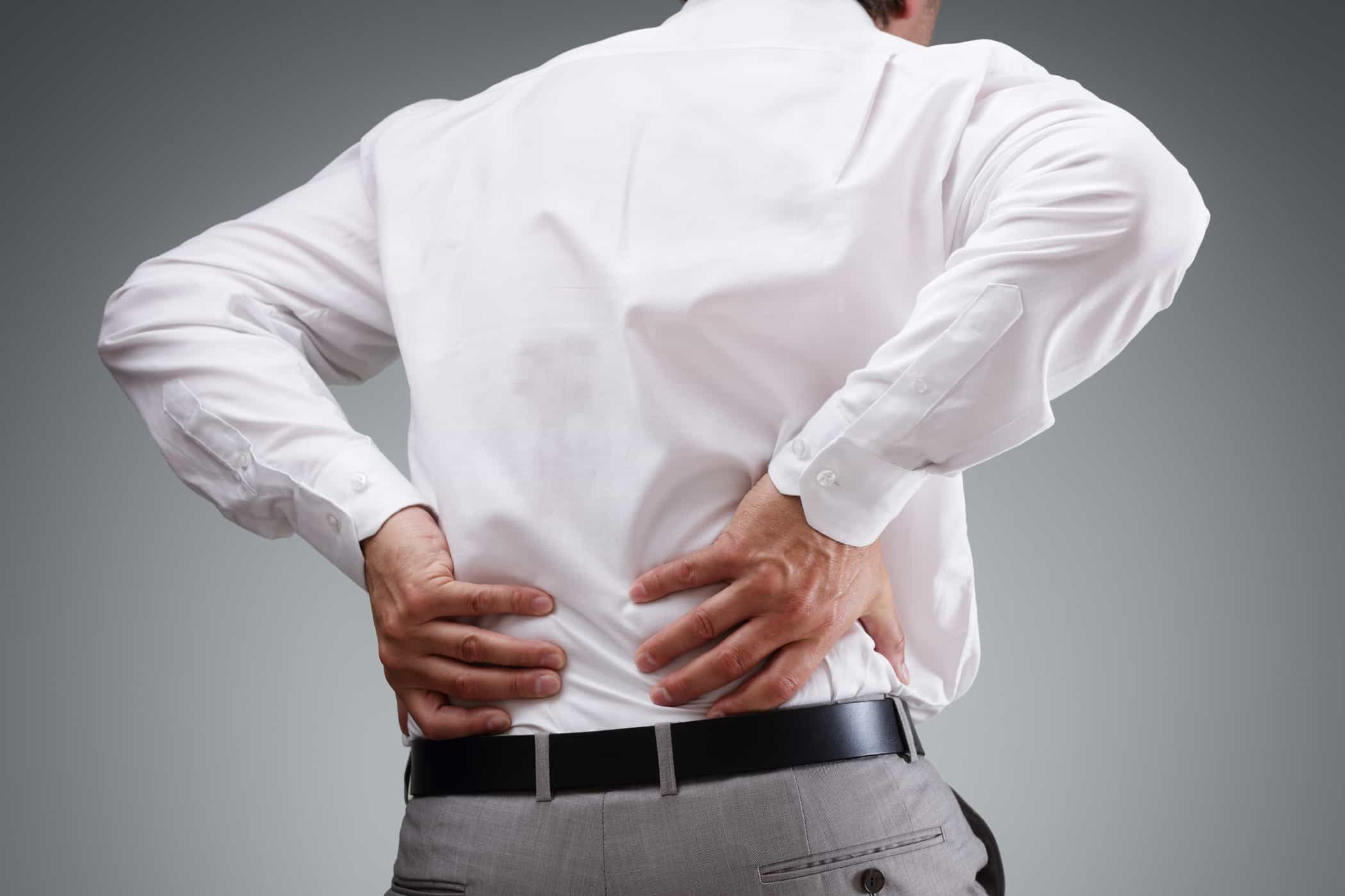 Thoái hóa cột sống thắt lưng với những cơn đau âm ỉ