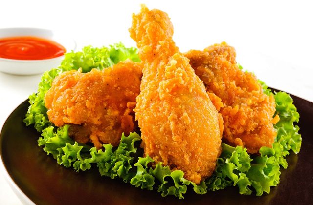 Thức ăn nhanh khiến bệnh viêm khớp dạng thấp thêm trầm trọng