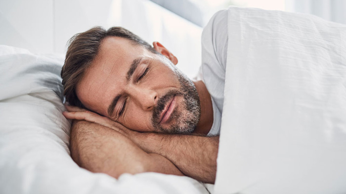 Một giấc ngủ ngon, chất lượng sẽ giúp bạn cải thiện cơn đau nhức, giảm căng thẳng, mệt mỏi (Ảnh minh họa)
