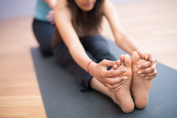 Tập thể dục để duy trì cân nặng khỏe mạnh giúp giảm áp lực lên bàn chân, từ đó giúp giảm đau khớp ngón chân (Ảnh minh họa)