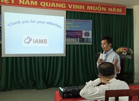PGS. TS Lê Tiến Dũng phát biểu tại Viện Khoa học Vật liệu Ứng dụng, Viện Hàn lâm KH&CN Việt Nam