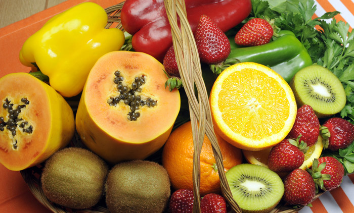 Vitamin C cần thiết cho sự hình thành collagen trong khớp và nó có trong nhiều loại trái cây, rau củ khác nhau (Ảnh minh họa)