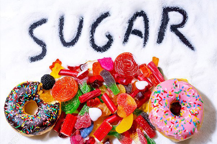 Hàm lượng đường cao có trong bánh kẹo, đồ ngọt sẽ kích thích phản ứng viêm ở các khớp, làm trầm trọng hơn các cơn đau xương khớp.