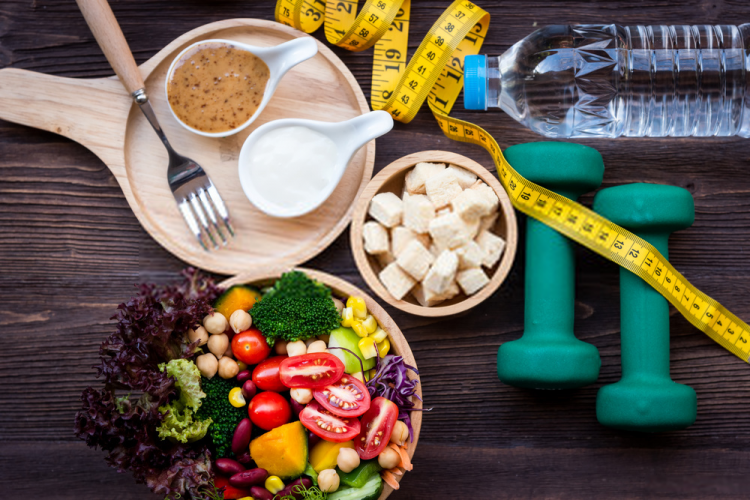 Duy trì cân nặng bằng việc kết hợp giữa ăn uống và luyện tập để hạn chế áp lực lên khớp gối