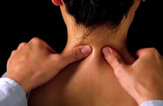 Các biện pháp khắc phục đau vai gáy phải tại nhà