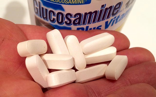 Thuốc Glucosamine giúp tái tạo và tăng chất nhờn sụn khớp